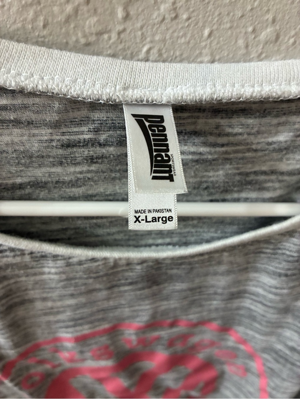 Women’s XL Volkswagen Raglan Top with Pink Logo - Picture 4 of 6